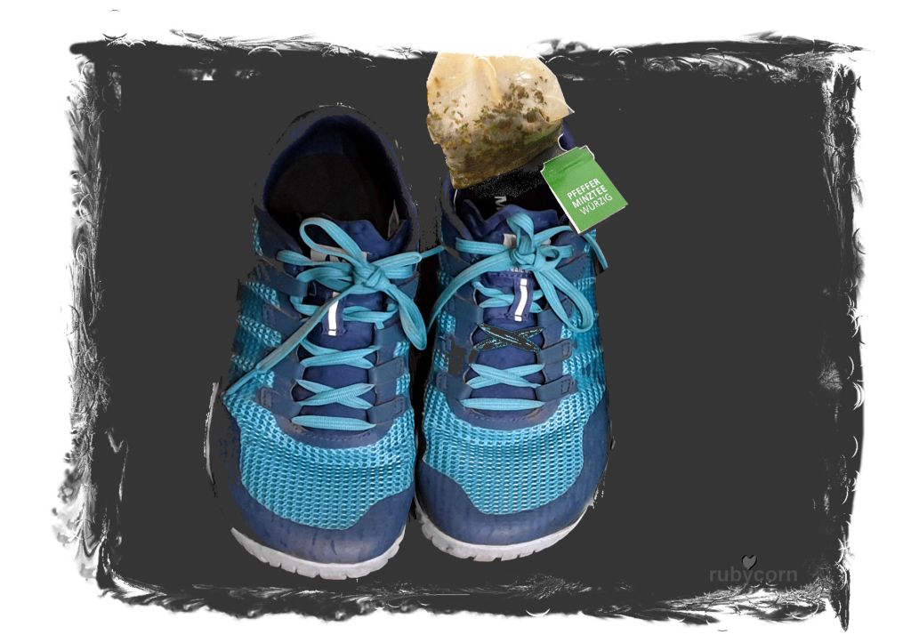 Teebeutel in Sportschuh für guten Duft
