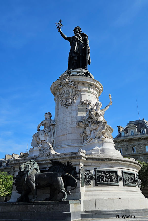 Paris Frankreich - auf dem Foto zu sehen - Monument à la République