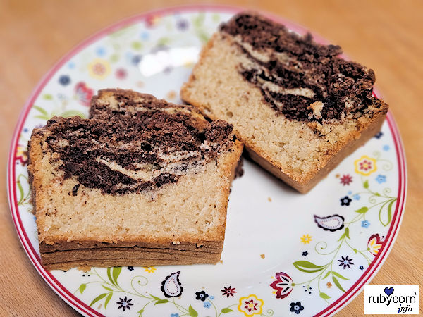 Saftiger Marmorkuchen mit dunkler Schokolade und Orangennote